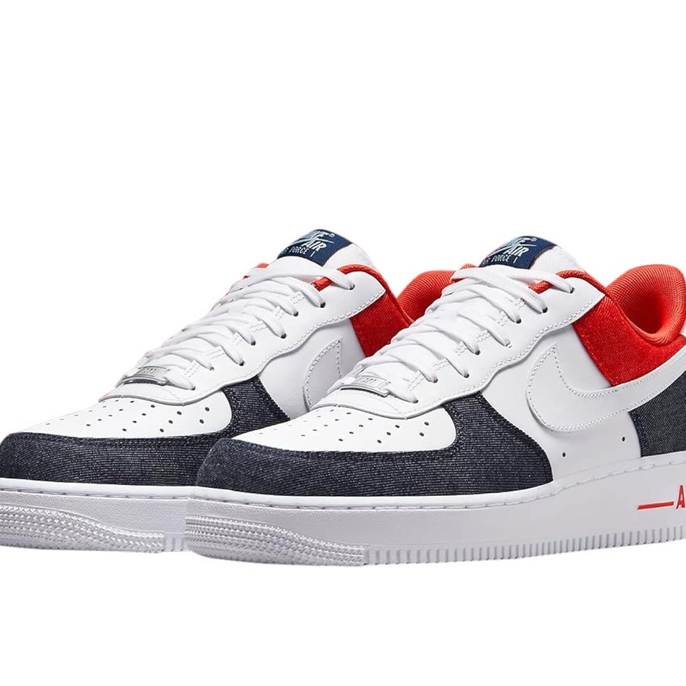 Nike White and Red Sneakers with Blue Accents